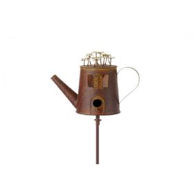 Locsolókanna alakú madáretető