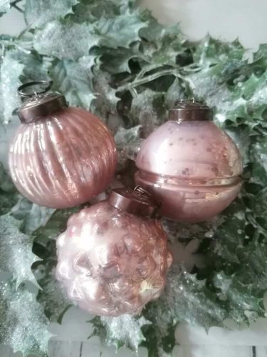 Halvány rózsaszín üvegdísz szett 3 db-os gömb